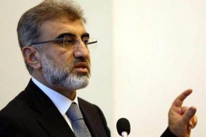Bakan'ın sesi bir anda y&uuml;kseldi: Hem K&uuml;rtleri savunacaksın hem de...