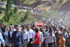 Şehit er Mansur Cengiz, K&uuml;rt&ccedil;e ağıtlarla toprağa verildi
