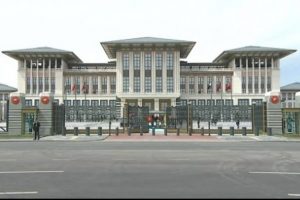 Cumhurbaşkanlığı K&uuml;lliyesinde s&uuml;rpriz g&ouml;r&uuml;şme