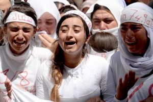 IŞİD'in saldırısı sahnelenince &ccedil;ığlıklar atarak ağladılar
