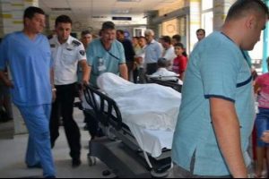 Akılalmaz &ouml;l&uuml;m! Kamyon şambreli patladı