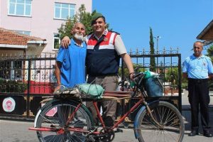 76'lık dede asker torunu i&ccedil;in bin 100 km pedal &ccedil;evirdi