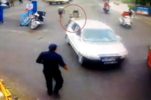 Alkoll&uuml; s&uuml;r&uuml;c&uuml; eze eze ka&ccedil;tı