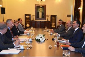 AK Parti-CHP g&ouml;r&uuml;şmesi s&uuml;r&uuml;yor