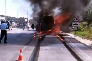 Bursa'da seyir halindeki kamyonet alev topuna d&ouml;nd&uuml;!