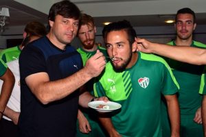Jorquera'ya doğum g&uuml;n&uuml; s&uuml;rprizi!