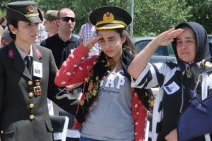 V&uuml;cudundaki mermi g&uuml;nler sonra &ccedil;ıkarıldı!
