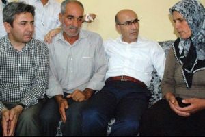 Şehit ailesinden ter&ouml;r &ouml;rg&uuml;t&uuml;ne tokat gibi cevap