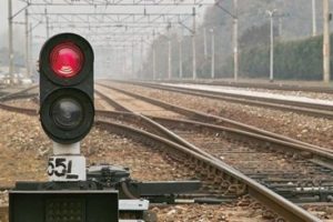 Hindistan'da facia: İki tren raydan &ccedil;ıktı, en az 27 kişi &ouml;ld&uuml;