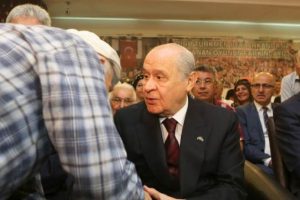 Bah&ccedil;eli zor ikna etti!