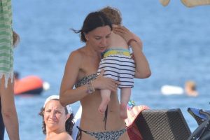 Hande Ataizi oğlu Aslan'la tatilde