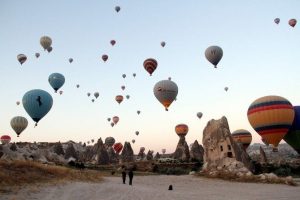 Kapadokya'da balonlar şehitler i&ccedil;in havalandı