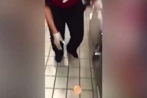 Hamburger yerken bir daha d&uuml;ş&uuml;n&uuml;n