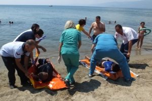 Vatandaşlar sahildeki tatbikatı ger&ccedil;ek sandı