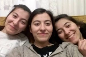 &Uuml;&ccedil;&uuml;zlerin &uuml;&ccedil;&uuml; birden aynı &uuml;niversiteyi kazandı