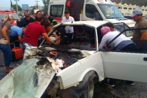 Asker uğurlamasından d&ouml;nen ara&ccedil; kaza yaptı: 1 &ouml;l&uuml;, 6 yaralı