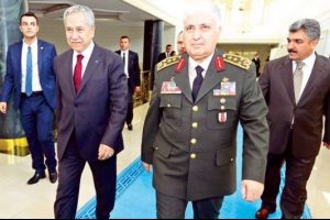 Necdet &Ouml;zel'e madalyalı uğurlama