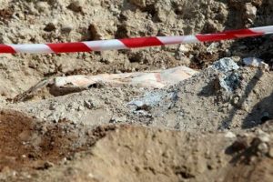 Kıbrıs'ın 41 yıllık sırrı &ccedil;&ouml;z&uuml;l&uuml;yor: Rumların d&uuml;ş&uuml;rd&uuml;ğ&uuml; Yunan u&ccedil;ağı bulundu