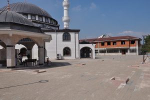 Bursa Emir Sultan Camii'ne &ccedil;evre d&uuml;zenlemesi
