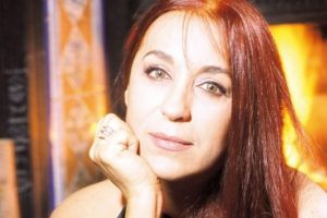 Leman Sam'ın Esra El&ouml;n&uuml; tweetine takipsizlik verildi!
