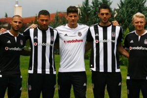 Beşiktaş'ta imza şov!