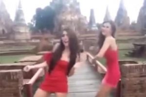 Mini elbiseli kızların dansı &uuml;lkeyi karıştırdı