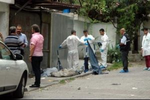 Zeytinburnu'nda cinayet: 2 &ouml;l&uuml;, 2 yaralı