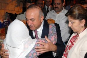 Bakan şehidin dedesini hastaneye g&ouml;t&uuml;rd&uuml;