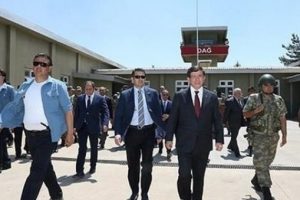 Başbakan Davutoğlu'ndan s&uuml;rpriz ziyaret