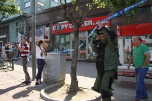 Bursa'da banka &ouml;n&uuml;nde bomba paniği!