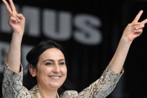 "Oylarımız d&uuml;şmedi de y&uuml;kselmedi de"