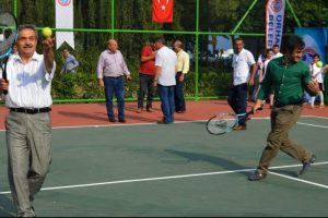 Bursa Orhangazi'ye tenis kortu