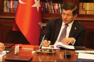 Davutoğlu'nun masasındaki son anket