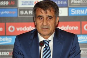 "Şenol G&uuml;neş oyuncularımızın kafasını karıştırıyor"