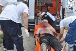 Trafik magandaları sopalarla d&ouml;vd&uuml;
