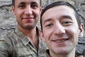 Şehidin y&uuml;rek yakan paylaşımı