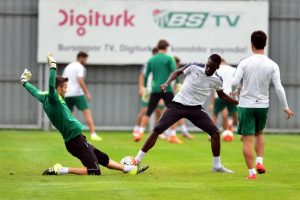 Timsah Trabzonspor ma&ccedil;ı hazırlıklarını s&uuml;rd&uuml;rd&uuml;