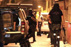 İzmir'de ter&ouml;r &ouml;rg&uuml;t&uuml; operasyonu