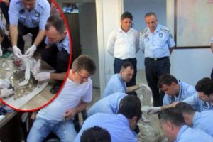 Harabe evdeki temizlikte 2 bin 940 lira madeni para bulundu