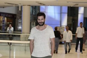Serkan &Ccedil;ayoğlu rahat gezmek i&ccedil;in sakal bırakmış