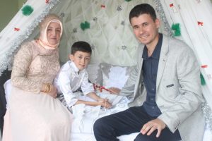 Bursa'da 700 yıllık s&uuml;nnet t&ouml;reni