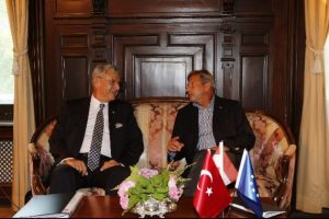 "Batı, bu m&uuml;cadelede yanımızda olmalı"