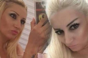 Eşini 10 yerinden bı&ccedil;akladı