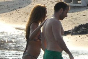 Azra, &Ccedil;eşme'de aşka geldi
