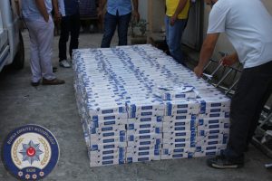 Bursa'da ş&uuml;pheli ara&ccedil;tan 11 bin 500 paket ka&ccedil;ak sigara ele ge&ccedil;irildi!