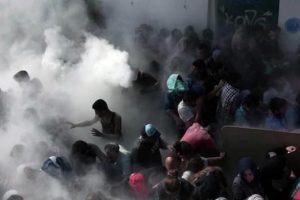 Kilimli'de g&ouml;&ccedil;menlerle ada halkı arasında arbede &ccedil;ıktı