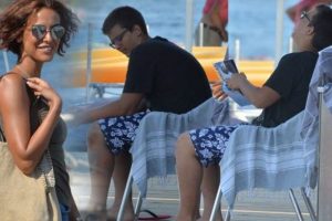 Arzum Onan oğlu ile Bodrum'da
