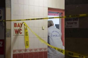 Temizlik g&ouml;revlileri cesedini buldu!