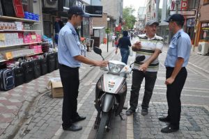 Bursa'da zabıta ekipleri kural ihlali yapanları uyardı
