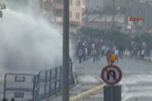 PKK'lı Andok'un cenazesinde olaylar &ccedil;ıktı!